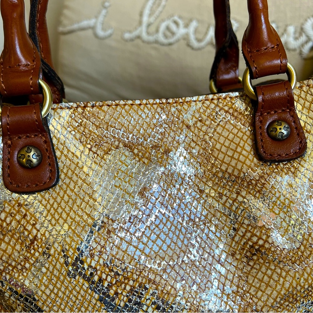 Patricia Nash ‘Norcia’ Metallic Python Print Cracked Leather Satchel Crossbody - Picture 5 of 15